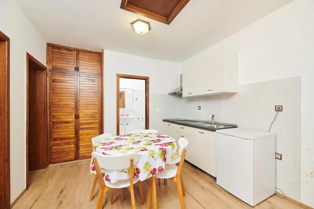 בית הארחה זמברטיה Apartments Mare & Sole קרואטיה